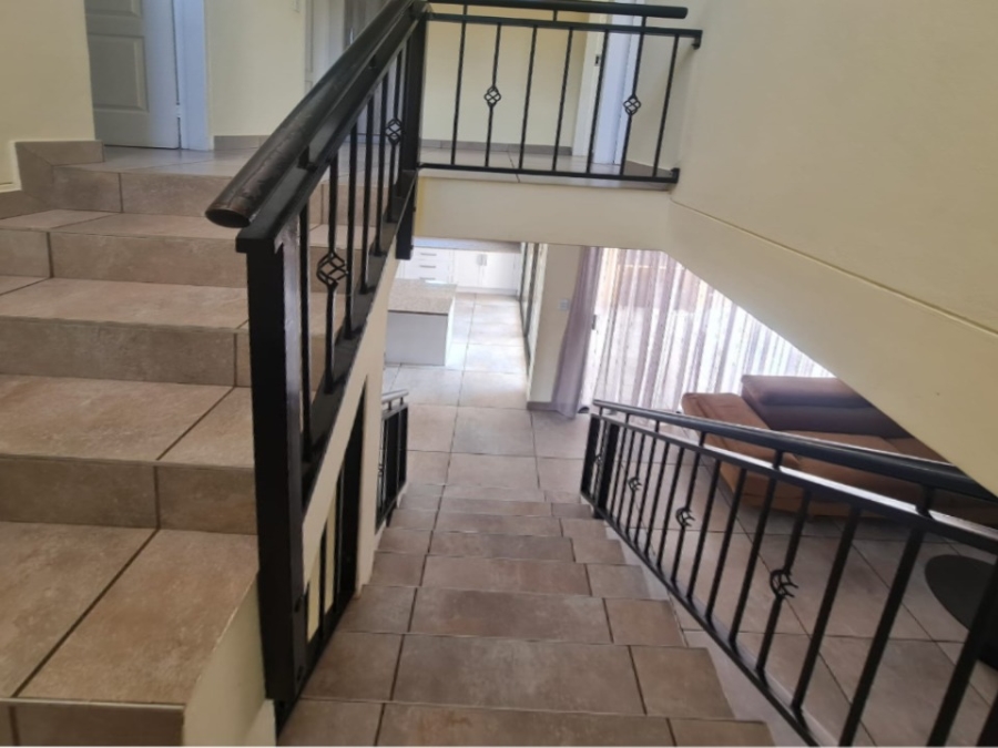 To Let 4 Bedroom Property for Rent in Melodie North West